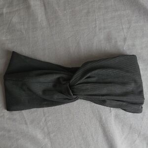 Lululemon Women's Ribbed Nulu Twist Front Headband